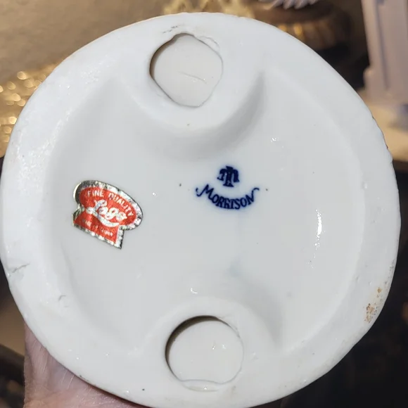 Serene Gray and White Sculpture - Picture 7 of 8